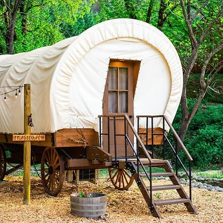 Cozy Wild West Covered Wagon Next To River Grants Pass Exterior photo