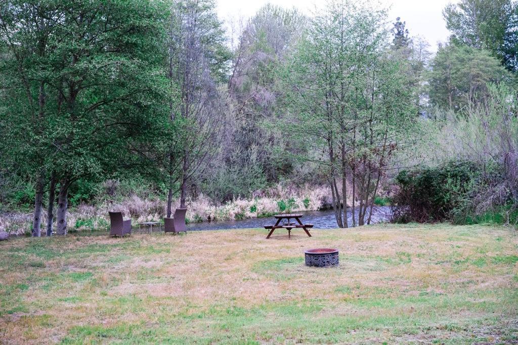 Luxury tent Cozy Wild West Covered Wagon Next To River