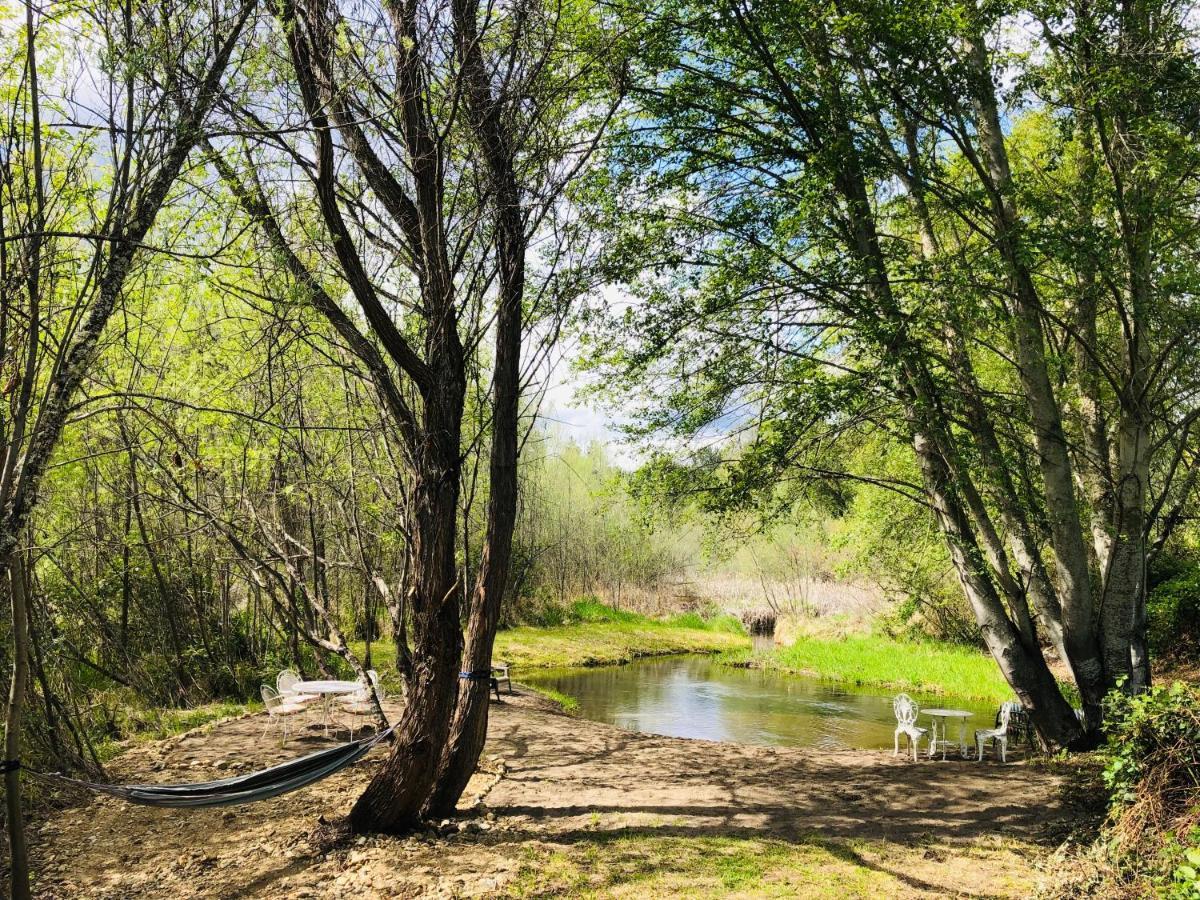 Cozy Wild West Covered Wagon Next To River Glamping *