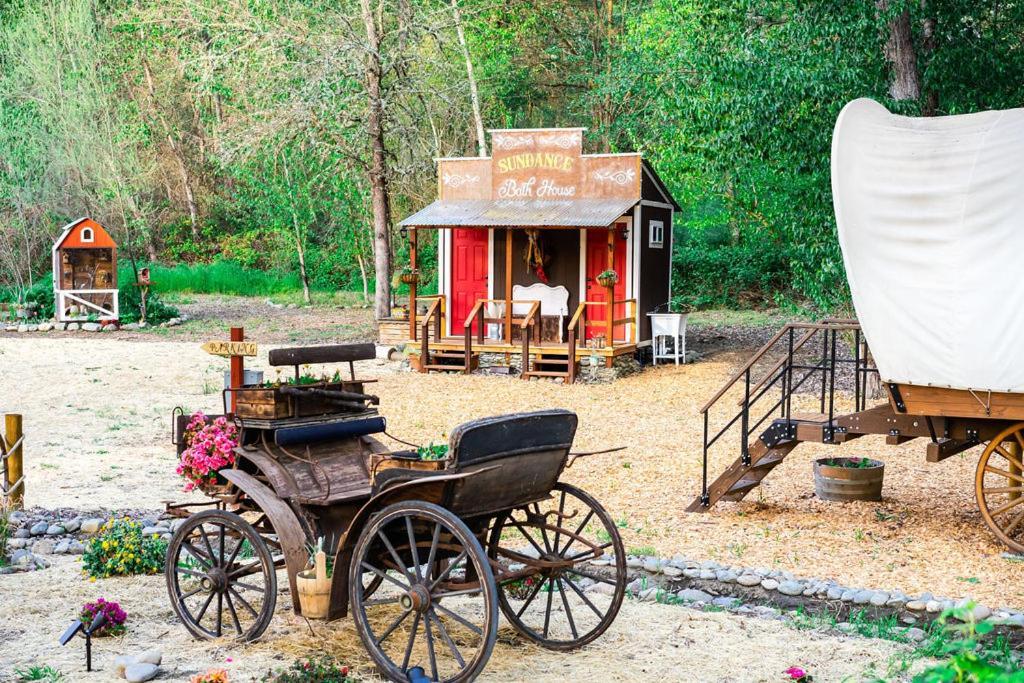 Luxury tent Cozy Wild West Covered Wagon Next To River *